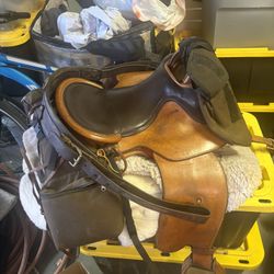 Custom-Made Multicolored Brown Leather 15-Inch Horse Saddle With Wool Saddle Pad