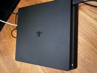 Sony Ps4 slim, 1TB with 2 controllers and 2 games