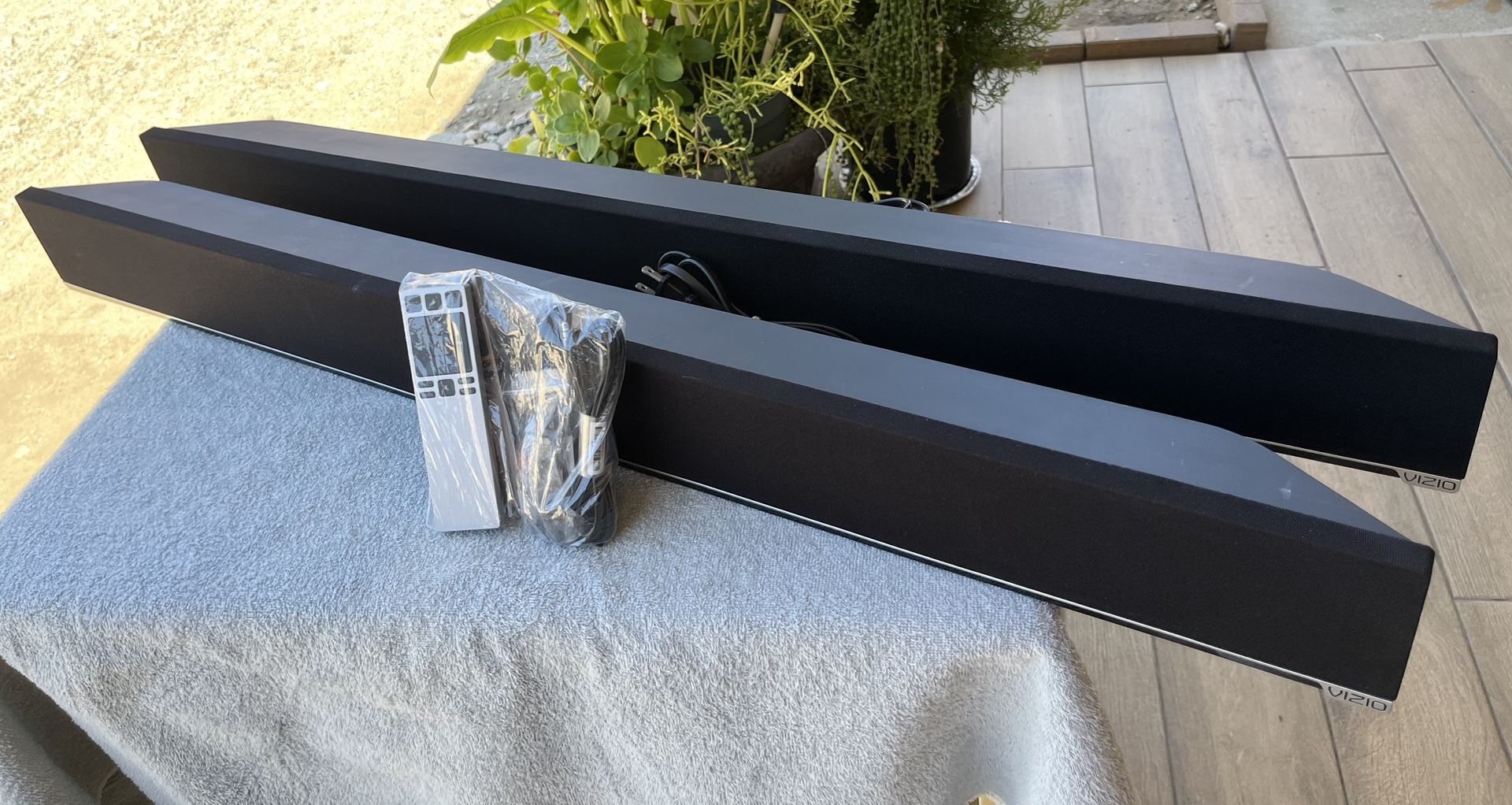 Beautiful Set Speakers 🔊. 🆕 VIZIO (2)