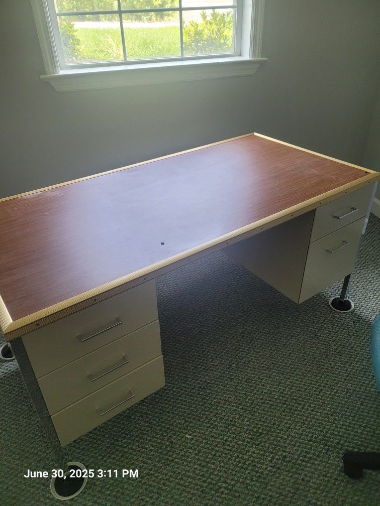 Hon 3400 Series Metal/wood Desk