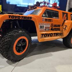 1:10 TRAXXAS SLASH 4X4 OFFROAD BRUSHLESS 