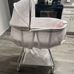 Delta Children Bassinet 