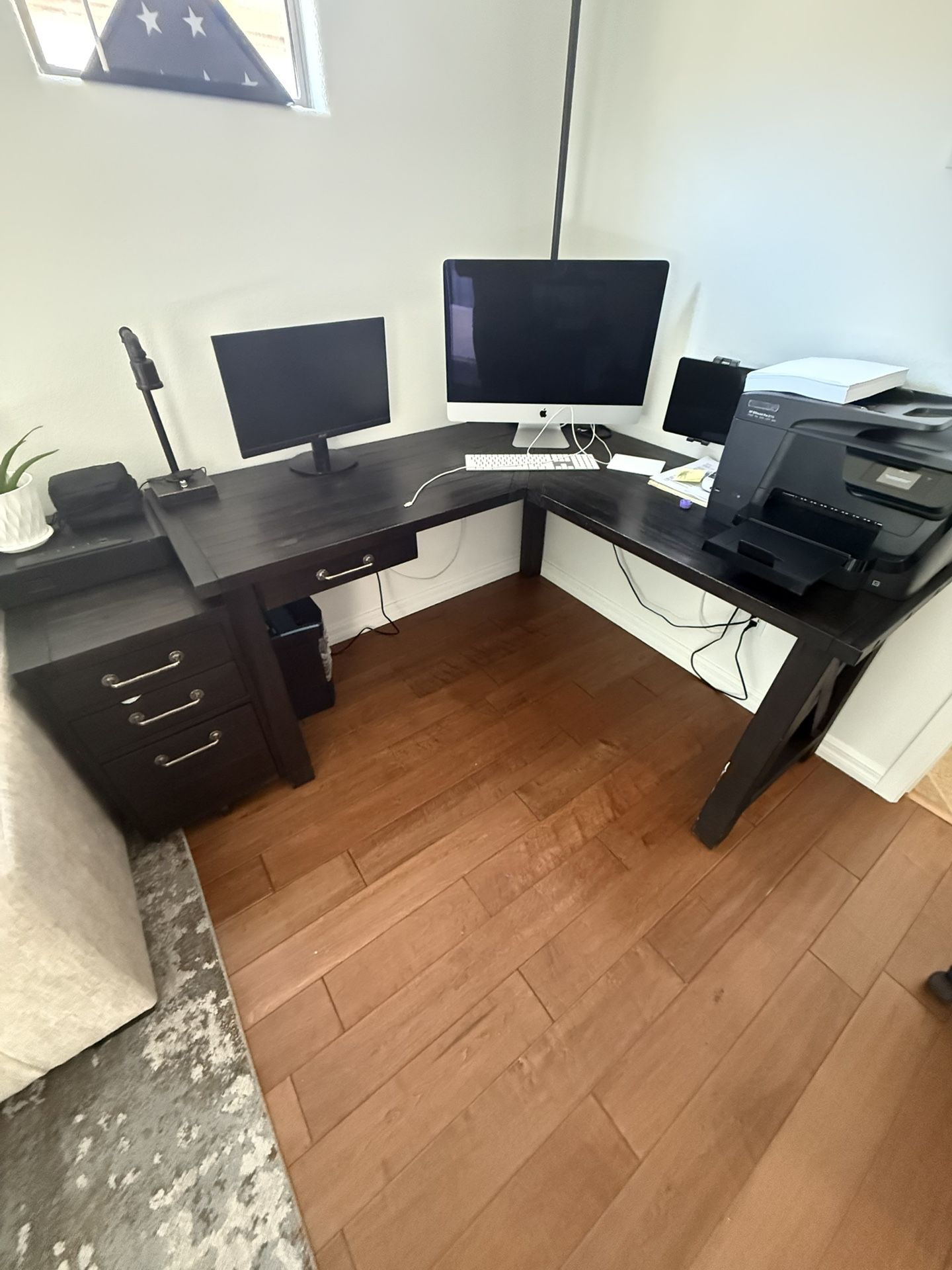 Desk & Filing Cabinet