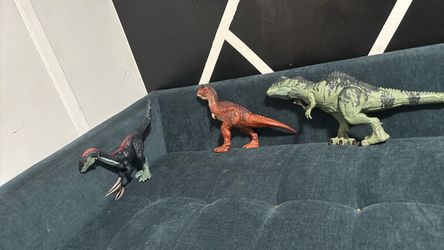 Three dinosaurs really good condition