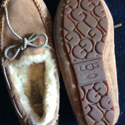 UGG Shoes-size 6 ladies-comment only if ready to see or buy Thanks