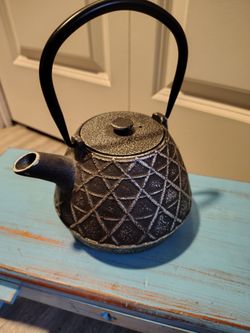 Cachet Teapot