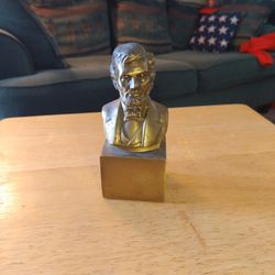 Abraham Lincoln Head Statue