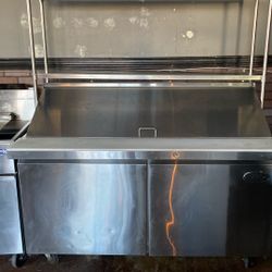 Two door sandwich station