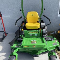 John Deer Ride On Lawn Mower 