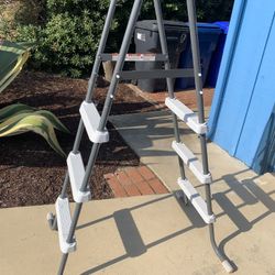 POOL LADDER