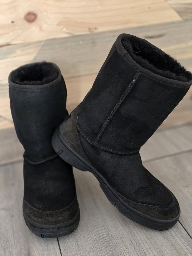 UGG Boots Women Size 6 . . .Worn Twice!