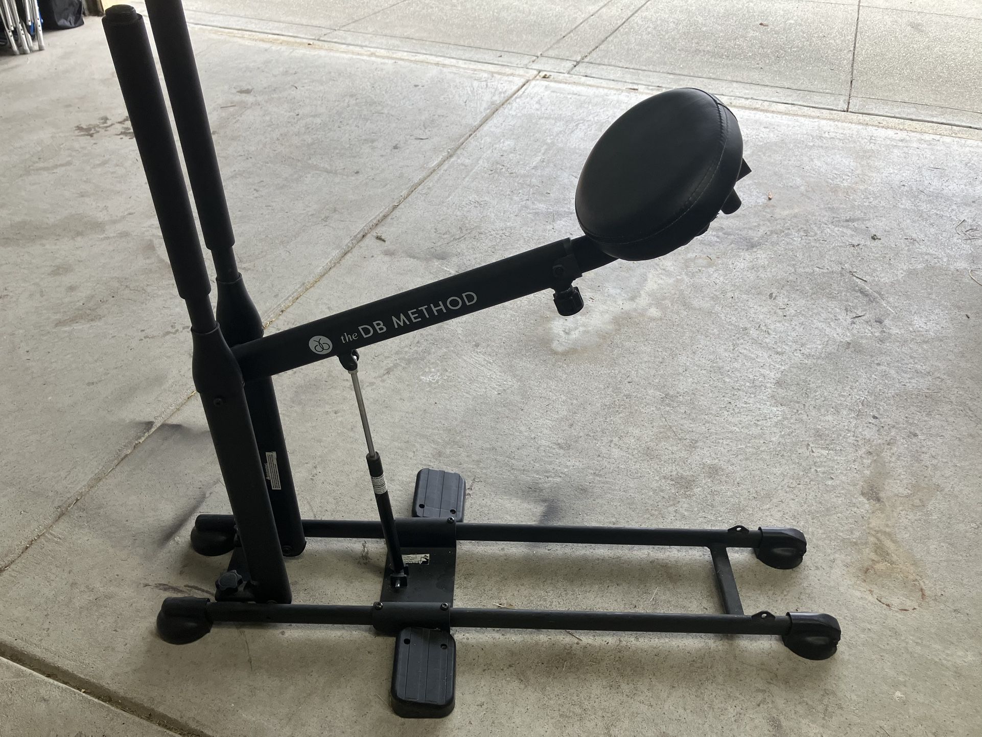 DB Method Squat Machine