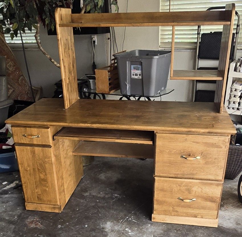 Wood Computer With Removalbe Hutch