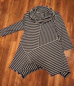 Striped Cowl Neck Tunic Top size large.