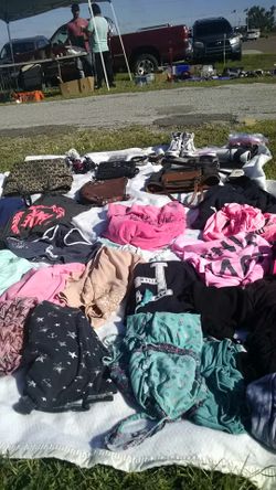 Wagon wheel flea market