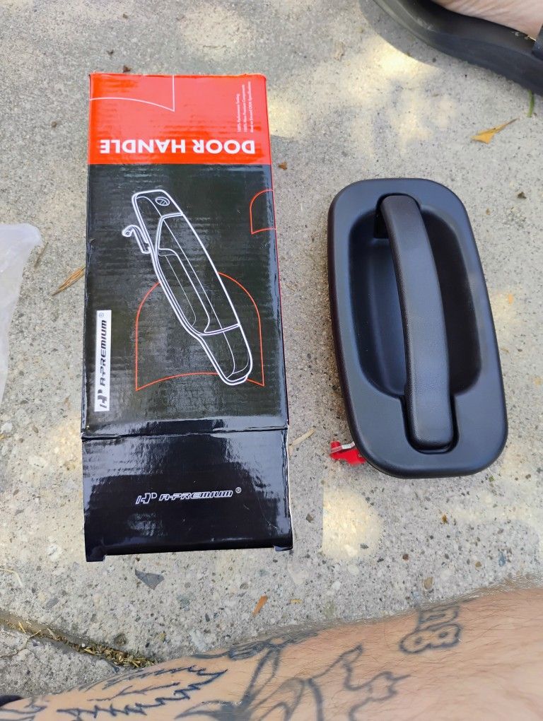 A Premium Exterior Door Handle For Chevy And Gmc