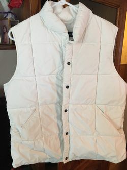 NICE CREAM COLORED VEST!!!$3