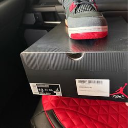 Air Jordan 4 retro size 13