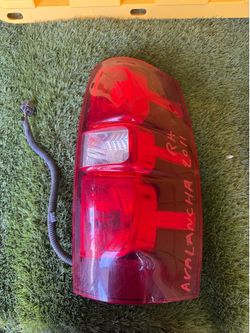 2011 chevy avalanche Right/Passenger Side Tail Light