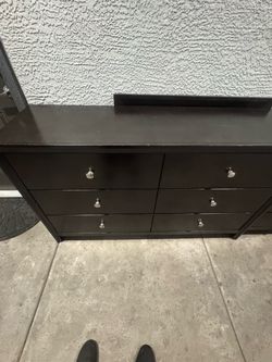 Dresser set
