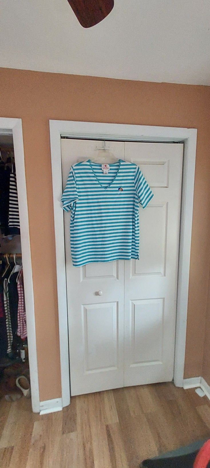 Quacker Factory Womens Bling Umbrella V Neck Tee Top Plus Size 2X Blue Striped