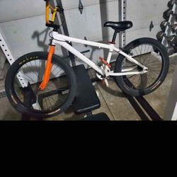 SE 24" Bicycle+ Orange Peddles + Extra New Orange Chain Included 