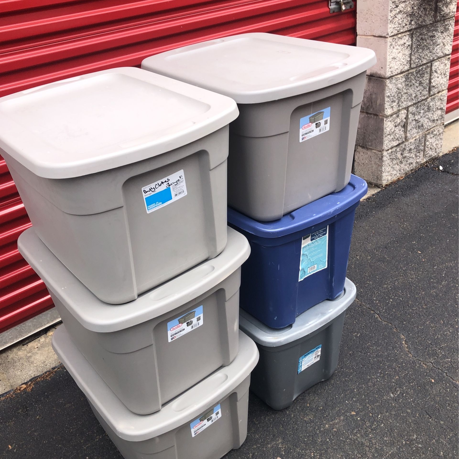 Storage Bins 18 Gallon With Lids. 6 Count