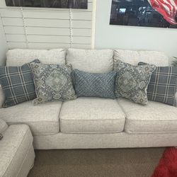 Living Room Set With A Free Carpet 