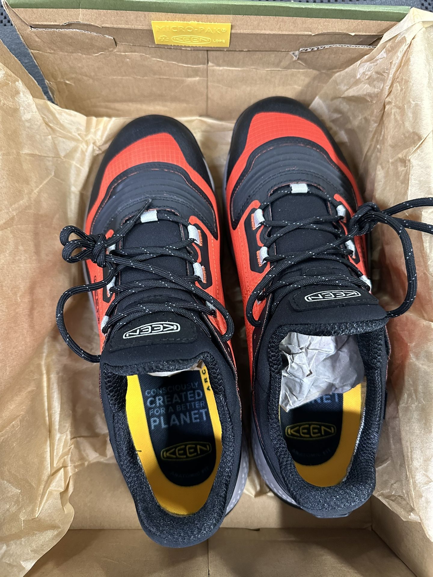 Men’s Keen Size 10 Tempo Flex Water Proof Shoes
