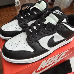 Nike Dunk Panda's Low Size 5 1/2