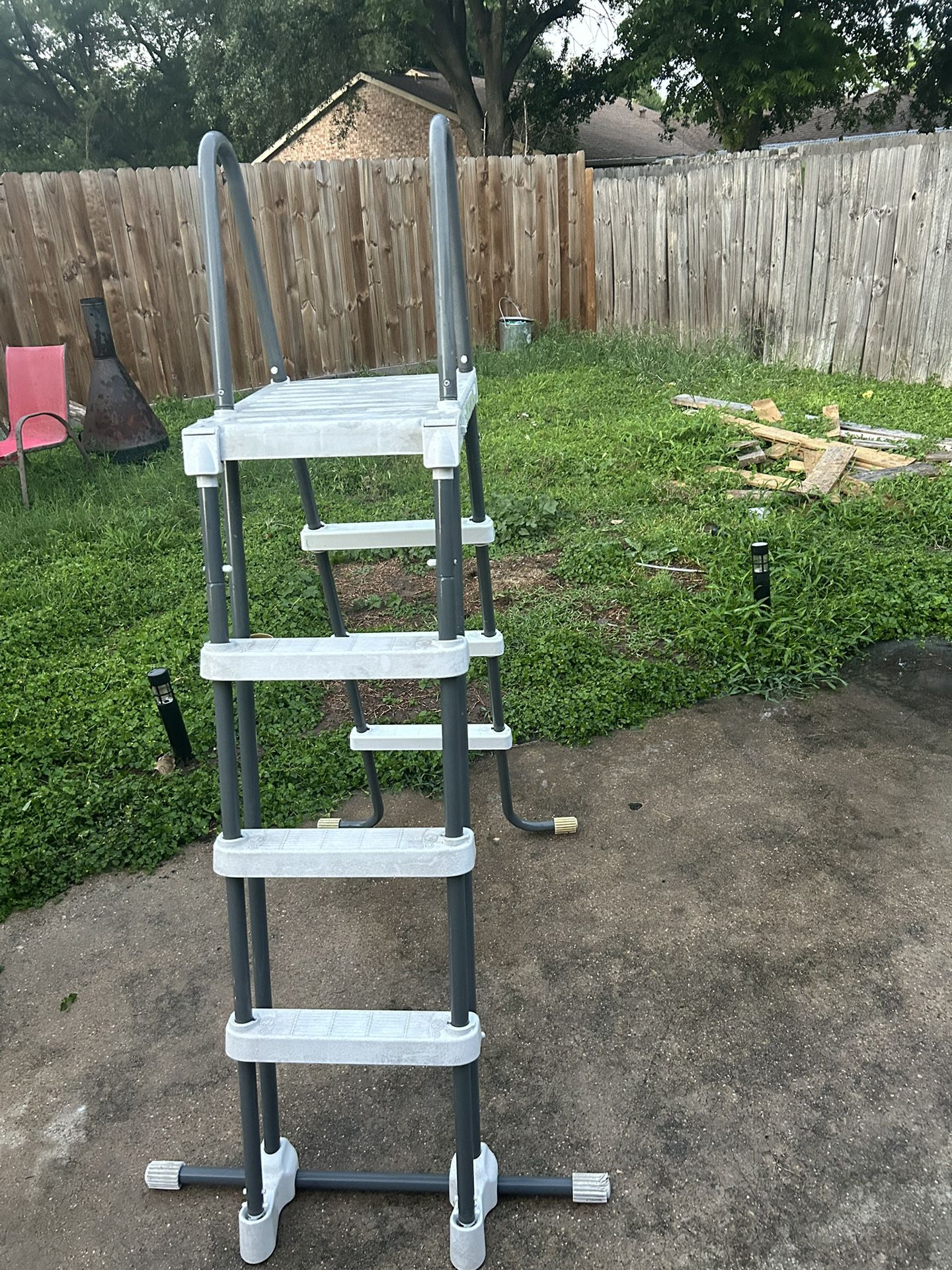 Above Pool Ladder - Sturdy 