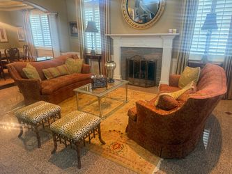 Traditional Elegant Living Room Sofa & Loveseat Set with Pillows
