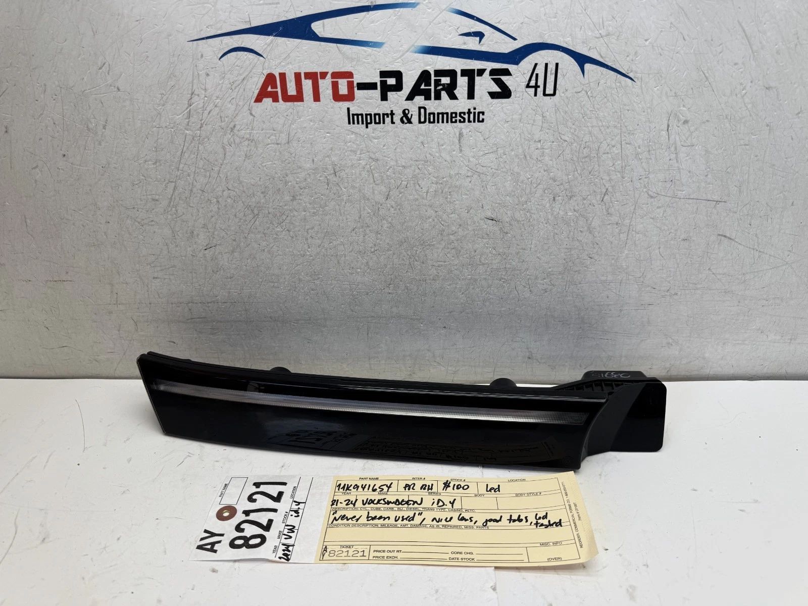 2021 - 2022 - 2024 VOLKSWAGEN id4 ID4 RIGHT LED DAYTIME RUNNING LIGHT OEM AY82121