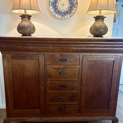Antique Bar, Buffet