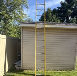 Werner 7112-1 12-Step Fiberglass Step Ladder Non-Conductive 375 lb Yellow