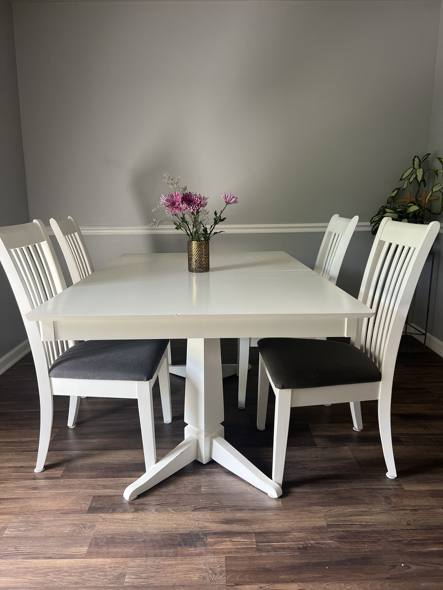 Beautiful White Dining Kitchen table