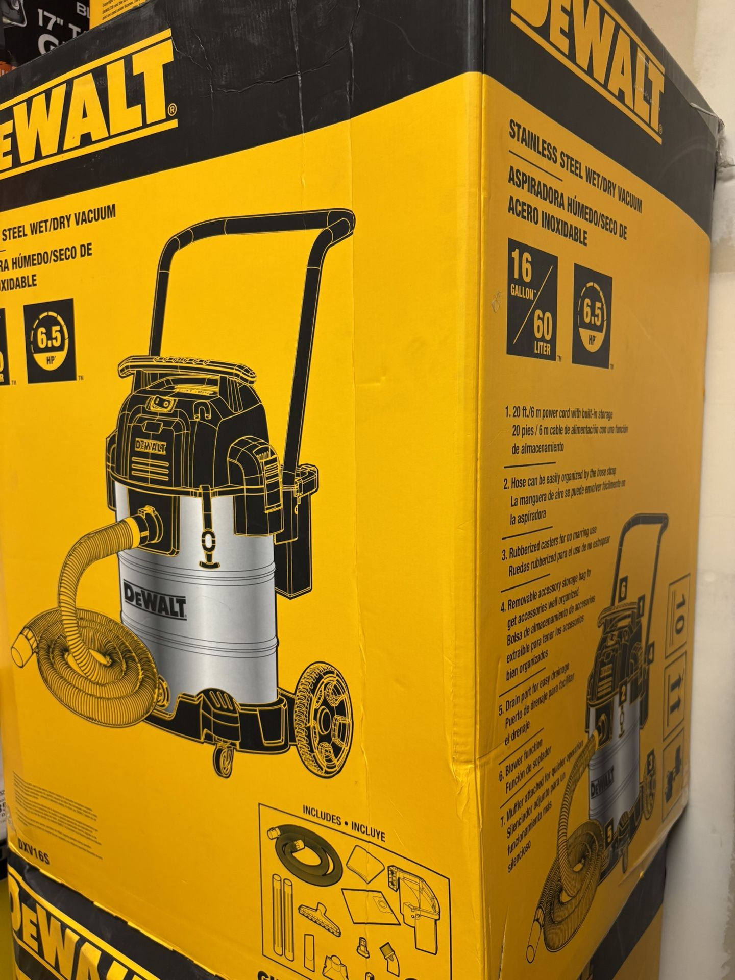 NEW / BOXED DEWALT 16-Gallons 6.5 HP Corded Wet/Dry Shop Vacuum with Accessories Included