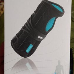 New With Box Never Used Universal Brace For Left Hand $25 Check Out All Pictures Pick Up At Country Club And Grant 