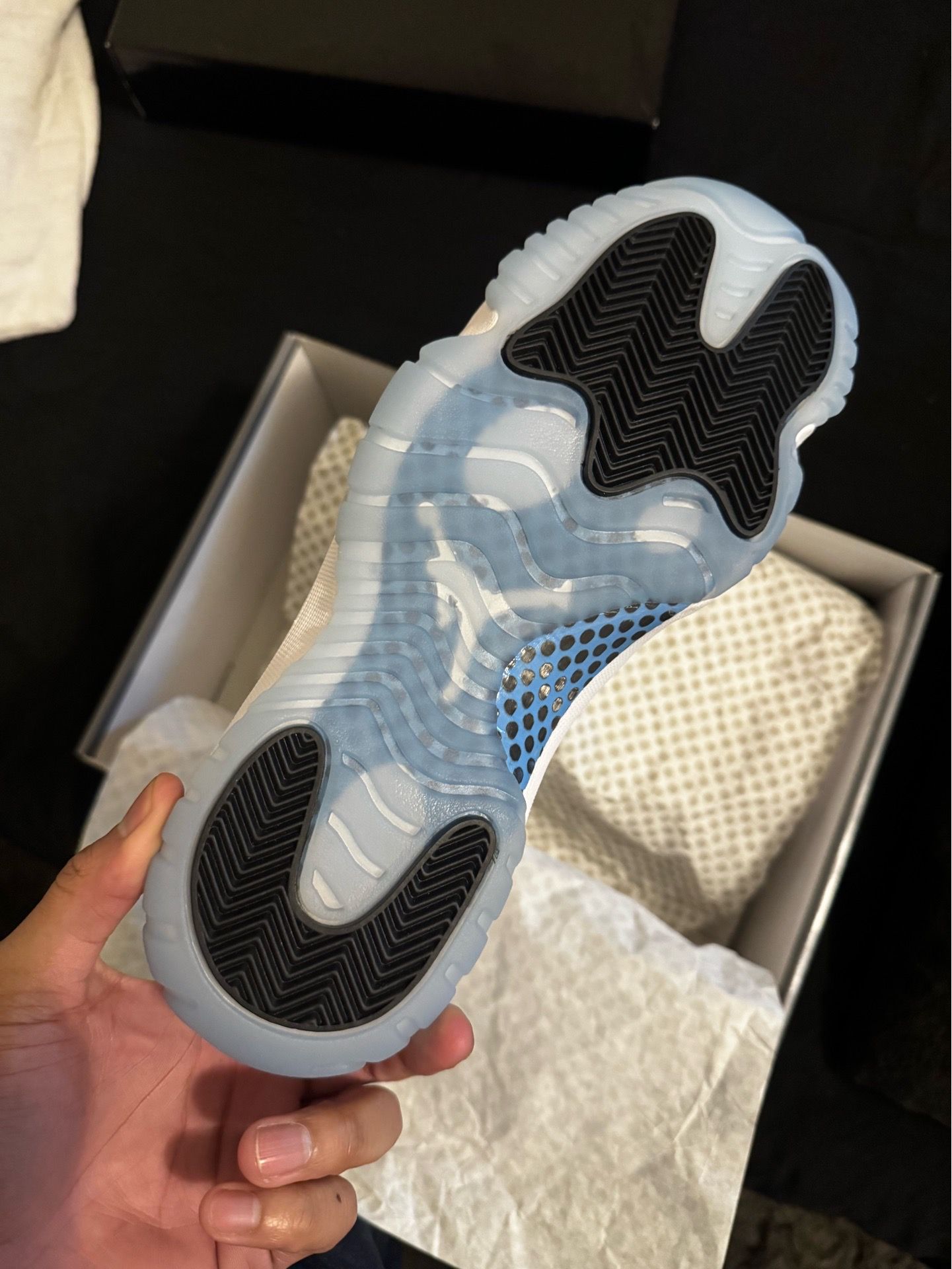 Jordan 11 Columbia