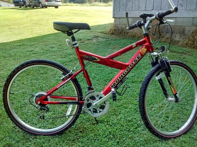 Garage kept Mongoose A40R 21 speed extreme mountain bike. Only ridden twice. If you seek an excellent extreme mountain bike this is it 135.00 FIRM