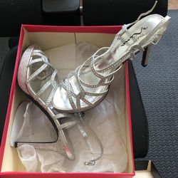 Lady’s Shoes Size 8 1/2