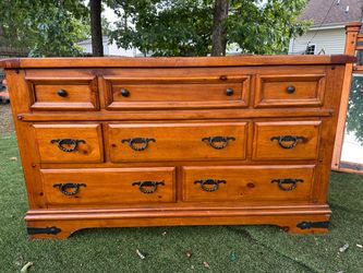 Deal today Samuel Lawrence 9-Drawer Wood Dresser, Mirror, Queen Bed Framewith Headboard andFootboard