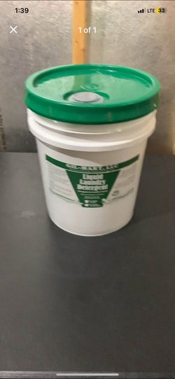 Liquid laundry detergent