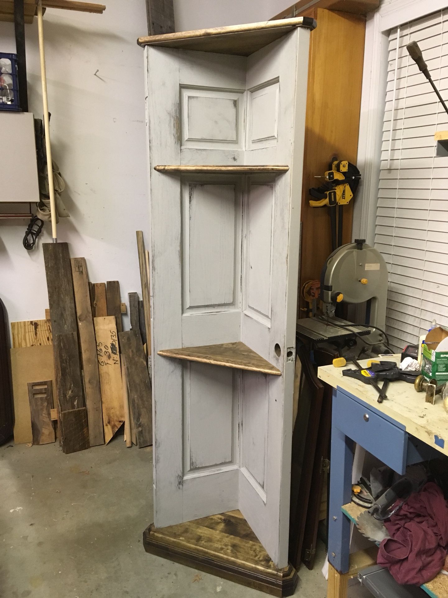 Corner door shelf