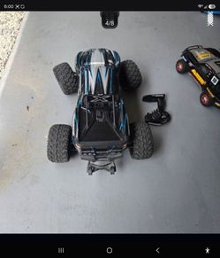 Great condition  Traxxas Max  ( Battery not included)(Charger not included)