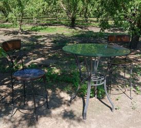 Table  and chairs  bar high