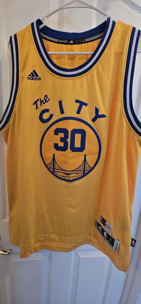 
🏀 Golden State Warriors “The City” Stephen Curry #30 Swingman Jersey (Adidas – Size L)