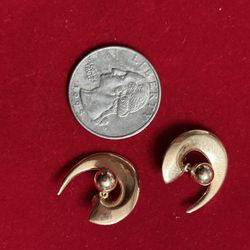 14k Solid Gold Vintage Crescent Shaped Earrings  1.4g.