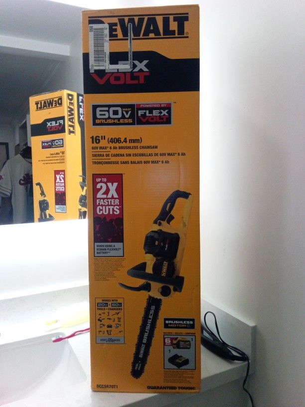 Combo Set DeWalt 60 Volt 16in Chainsaw 6ah Battery And Charger 