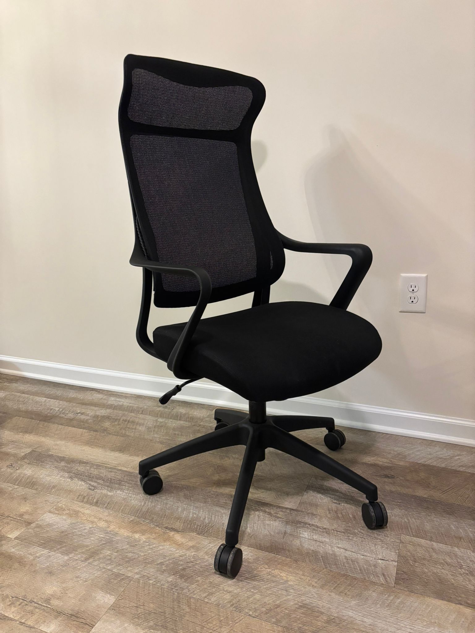 black mesh desk chair